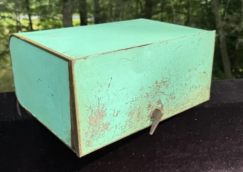 Vintage 1950’s Ransburg Metal Bread Box Locking Lid All Original